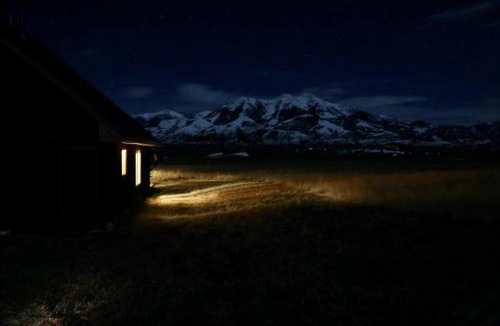 Emigrant House | Yellowstone Trail Lodge