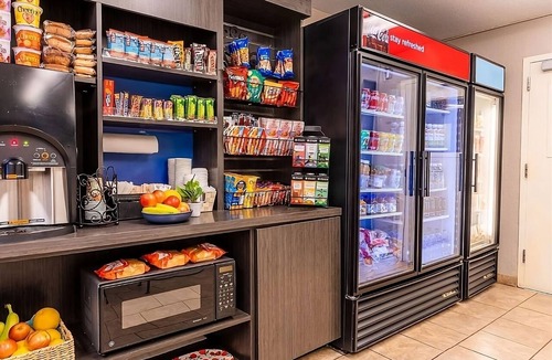 Golden Hotel | Your Home Away From Home! Pet-Friendly Stay with Kitchenette!
