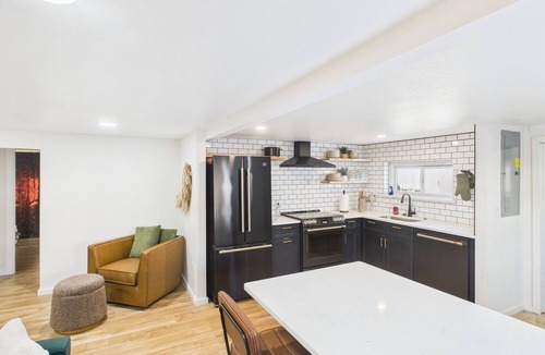 South Richland House | Your Pet Called, They Want You to Book This Yard