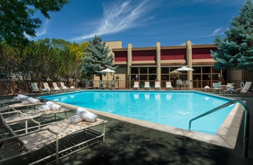 Elko Hotel | Your Relaxing Getaway Awaits! Outdoor Pool, FREE Parking, Pets Allowed!
