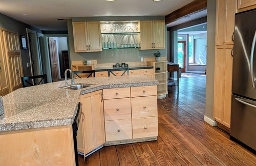 Hailey House | Zinc Spur, Spacious Private Retreat, Great for family events, Pet Friendly!