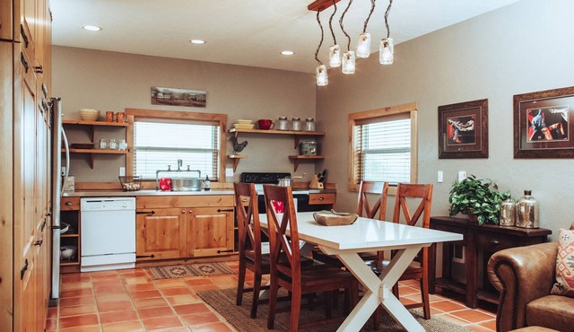 1- Bedroom 1- Bathroom Ranch Guest house.