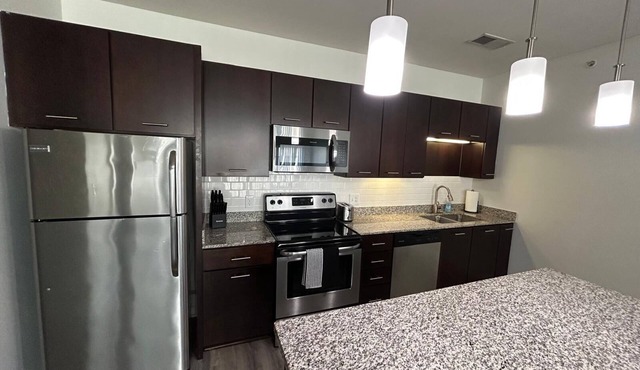 1-Bedroom Luxury Unit with Pool Access