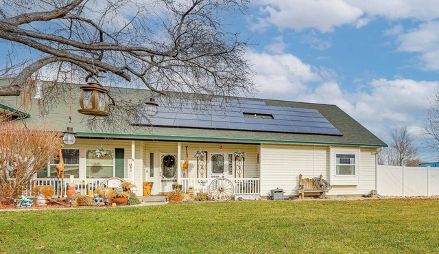 1 Mi to Old Town: Central Meridian Home
