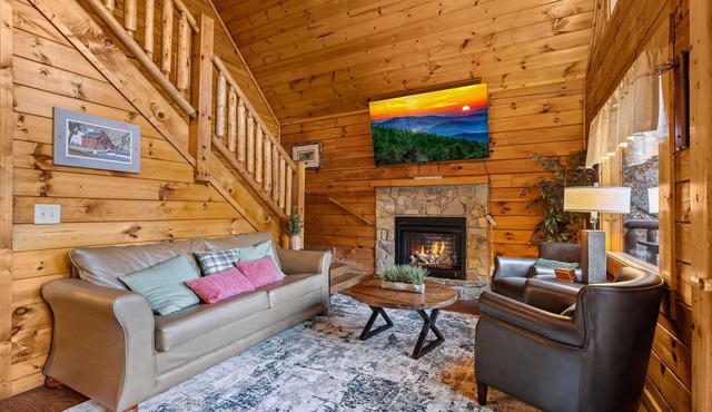 1 mile to Parkway, Hot Tub, SL16! BBQ, 5BR Cabin