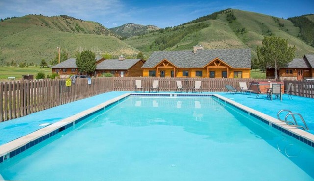 11) Double Queen Condo with kitchenette - The Mountain Inn
