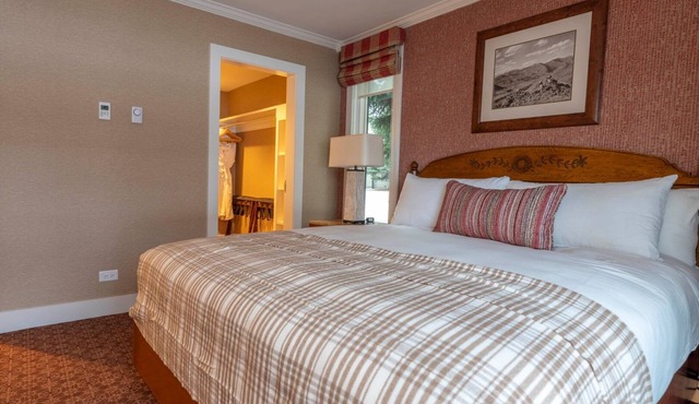 2 Apartments w/2BR each | Enjoy the Mountain View & Access to Village Dining