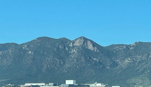 2 KING Tmprpedc Beds 2.6mi to USAFA @ Northgate Gleneagle/36" drs/PRIVATE Entry