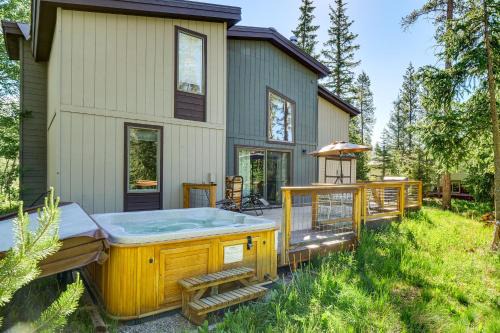 2 Mi to Ski Resort! Hot Tub Haven in Breckenridge