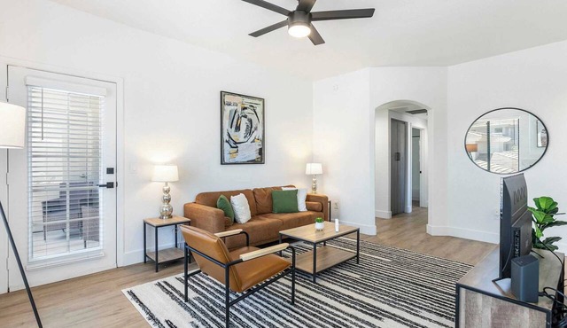 2BR CozySuites at Kierland Commons with pool #08