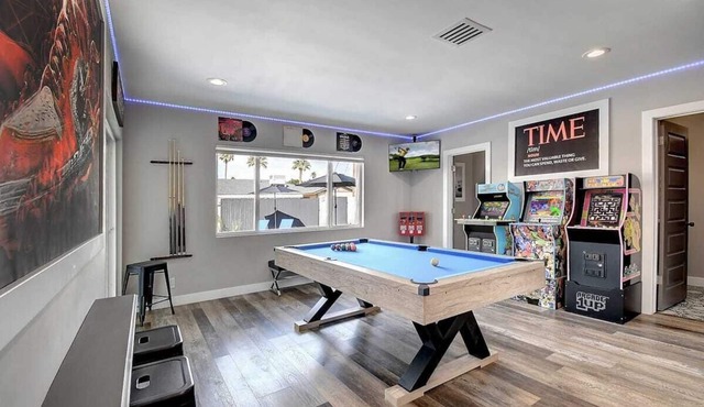 3 Master Suites Theater Game Room Near Old Town