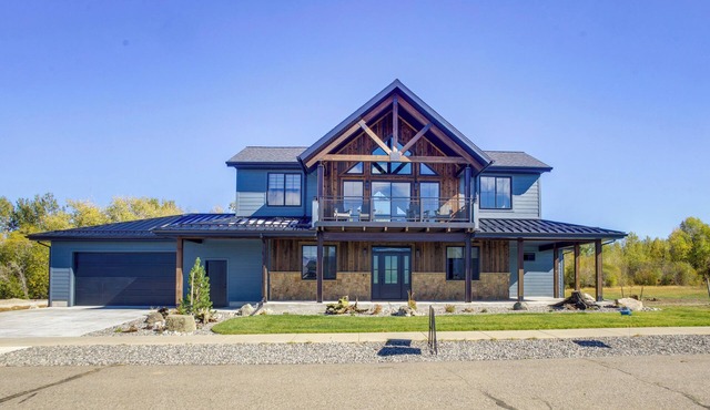 3 Mi to Dtwn Red Lodge: Mtn-View Home w/Hot Tub