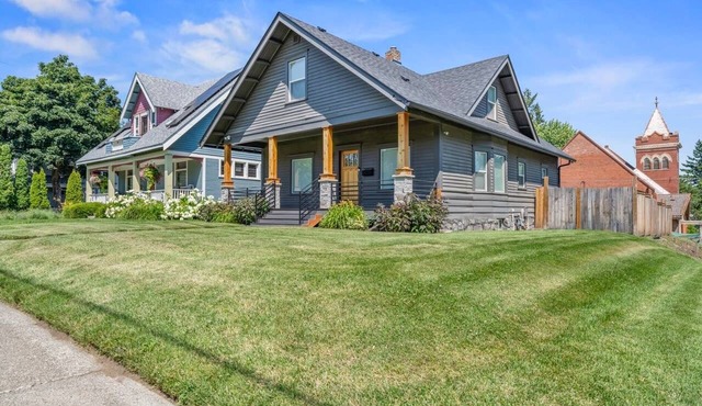 3BR/3BA Craftsman in South Perry—sleeps 8, hot tub, BBQ, Wi‑Fi.