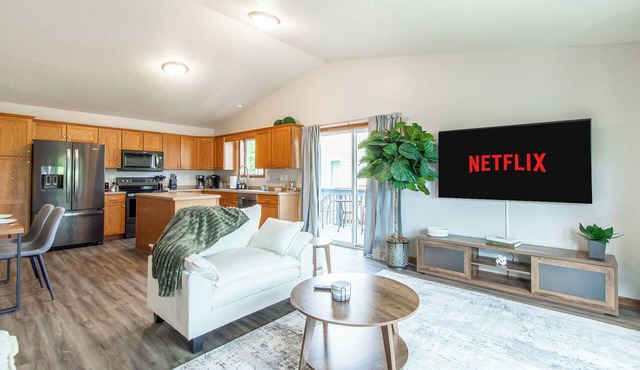 3BR I 4 mins to Scheels Arena, King x 3, Sleeps 6