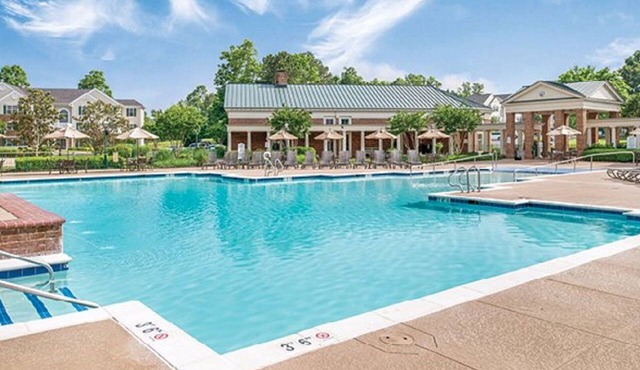 4 BDRM~ HUGE UNIT SLEEPS 12~ ONLY 10 MILES TO BUSCH GARDENS~INDOOR/OUTDOOR POOLS