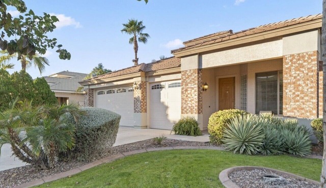 4-bedroom house in lovely Glendale with WiFi, AC 5 minutes From Westgate