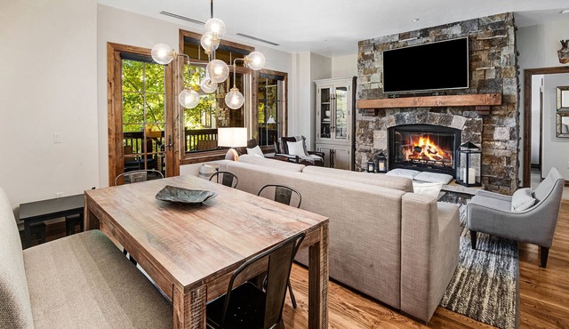 5 Star Luxury - Truly Ski in/ski out 2 bedroom spacious condo Bachelor Gulch