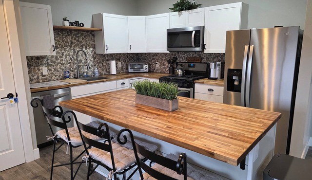 Adorable 2-bedroom house with AC in charming Marsing with river view