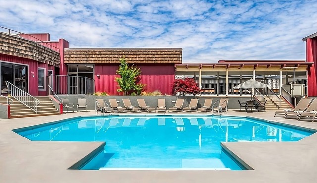 Affordable Getaway! Pet-Friendly Property, Free Parking, Onsite Pool