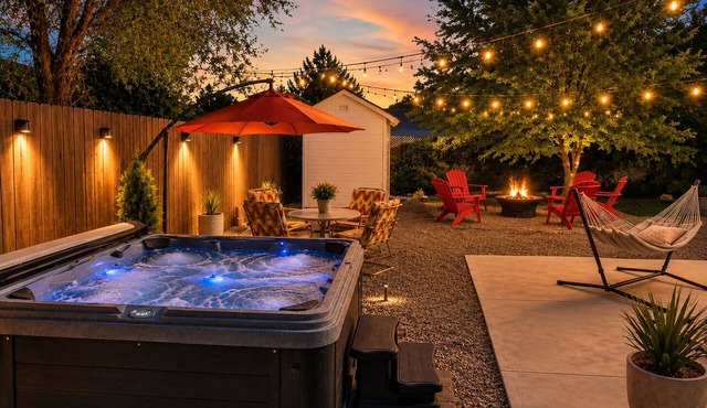 Amazing Location Near Airport & Downtown w/Hot Tub