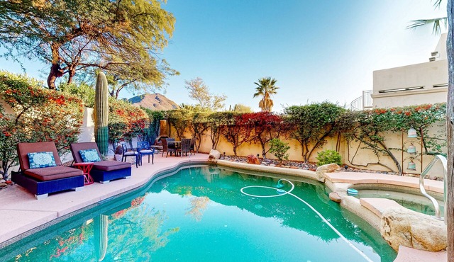 Attractive home with private pool, spa, patio, AC, & W/D - near attractions