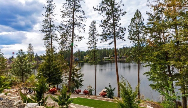 Avondale Lake Cabin Hot Tub, Dock & SUPs