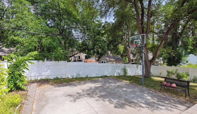 Basketball Court, Pickleball, Karaoke, 6 Beds