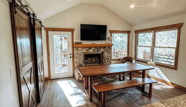 Beautiful 6-bedroom house, steps from ski in/ski out access - Dog Friendly!