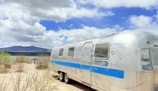 Beautifully Refurbished Airstream on Yuba Lake for a Unique Getaway in Nature in Utah