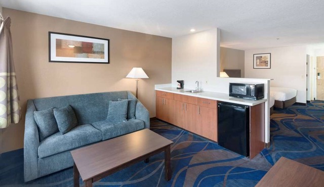 Better Choice For Your Vacation! Accessible location and Spacious unit awaits