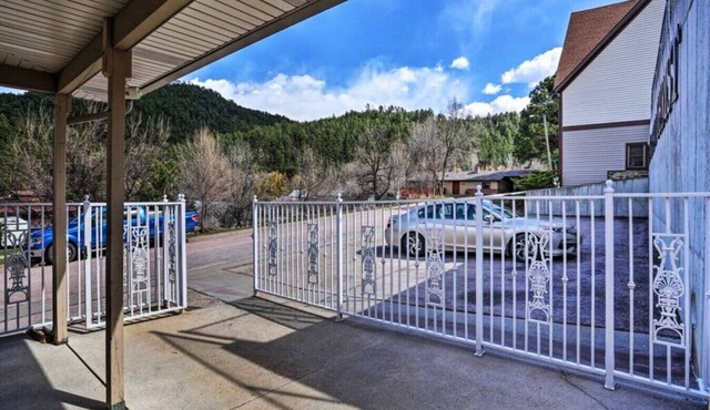 Black Hills Haven | Pine Peak – Unit 1 · A Vensérra Retreat near Mount Rushmore