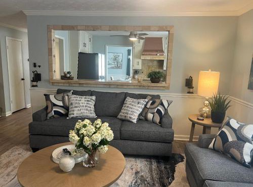 Blue Haven Dacula- Cozy Large Home in Quiet Dacula