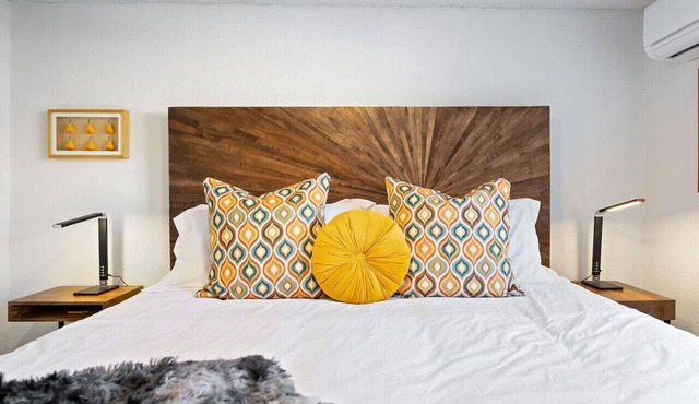 Blue Moon Extended stays w/Casper Mattress