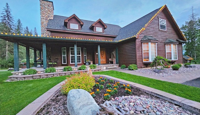 Blue Star Creekside Lodge