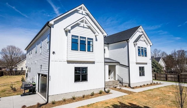 Brand New-Downtown Apex-4BD/4BA-Gameroom-2 Kings!