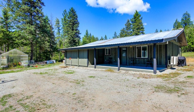 Bring Your Boat! Updated Cabin in Priest River