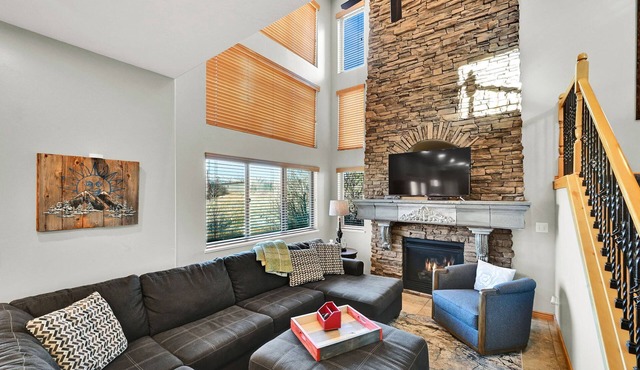 C704 Snowcat Outpost | 3BR Eden | Hot Tub & Views