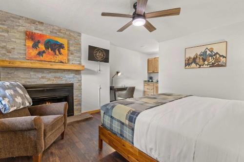 Cabin15 - King bed Hotel Style Unit