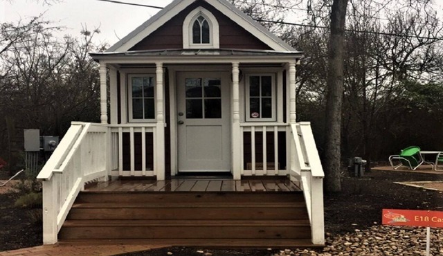 Casa Rosa Waterfront Tiny Home Lake Conroe Retreat Beautiful Sunsets in Willis