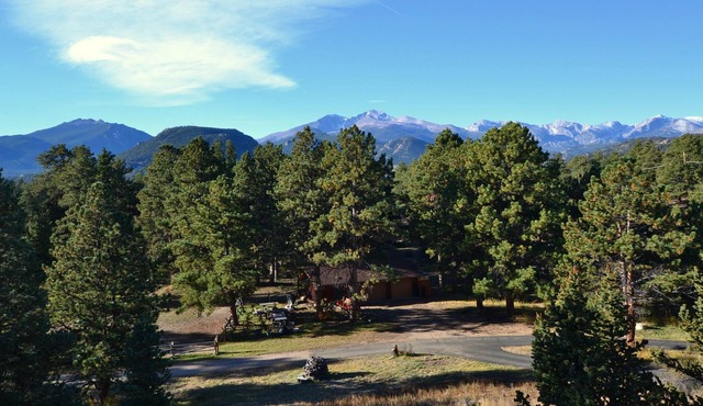 Chalet Thulite - 5 mins to town & next-door to Rocky Mountain National Park