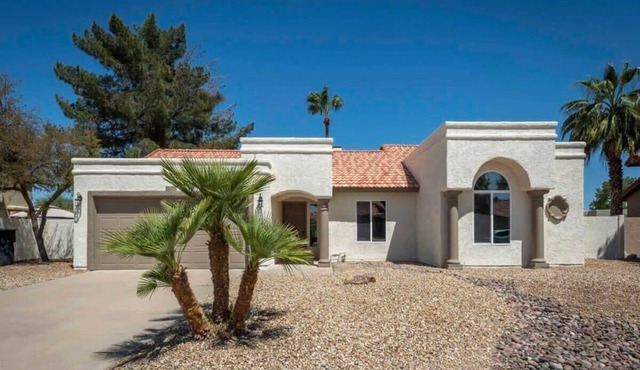 Chandler Oasis: Home with Pool
