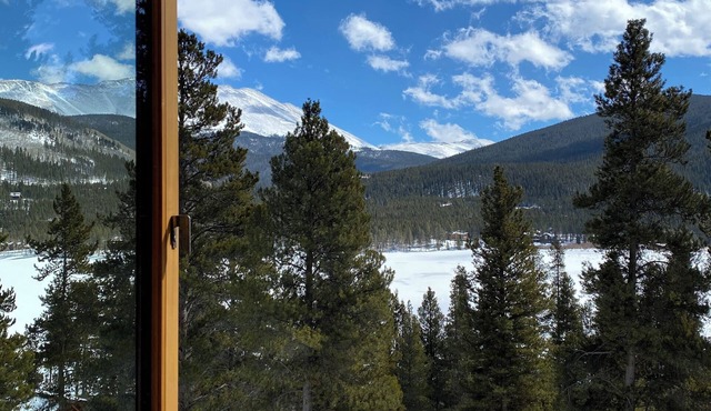 Charming 3-bedroom chalet in Blue River perfect for your getaway
