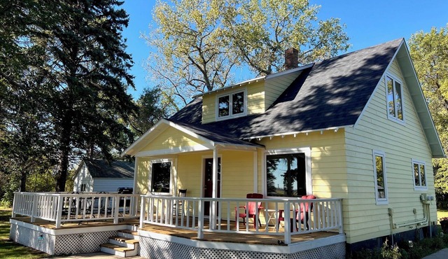 Charming 4-bedroom farmhouse in tranquil Pekin. Great place to relax~get away!