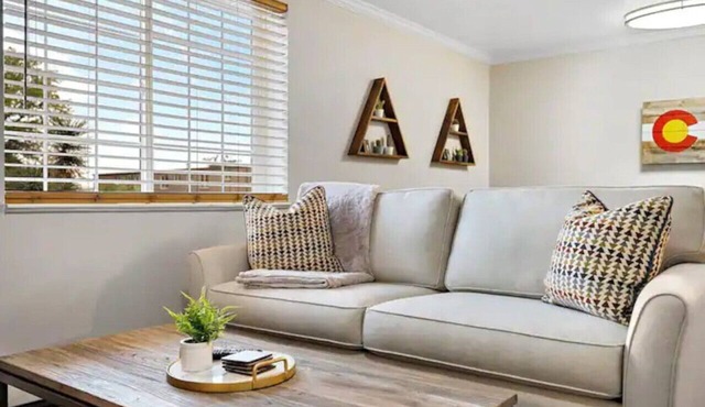Chic Apt 15min to Dwntwn Denver!