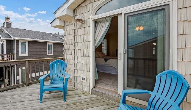 Chic’s Beach Retreat Sleeps 12 Ocean Views - 30 day min