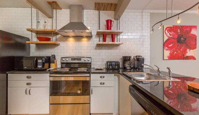 Classy 1BR Steps from WF Hospital - Free Parking