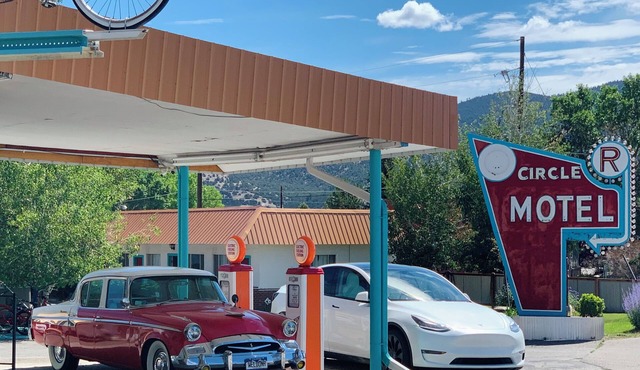 Clean, central, Retro Inspired Salida Motel 7