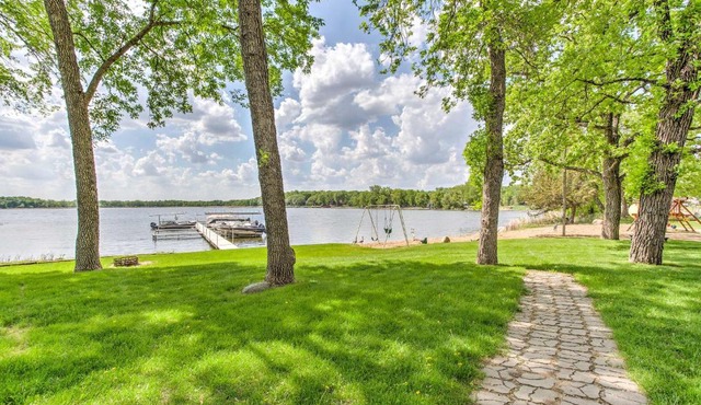 Clearwater Lake Getaway w/Shared Pool & Boat Dock