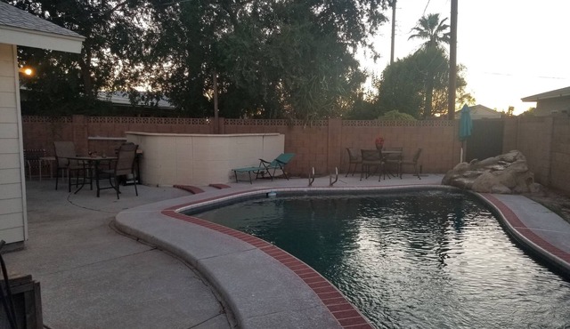 Comfortable Home, Central Phoenix Pets ok, Pool, 3 bedroom 3 bath Close to all.