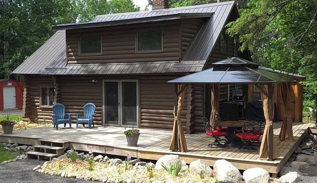 Cozy 3-Bedroom All-Season, Drive-To Lakeside Log Cabin - Under New Ownership